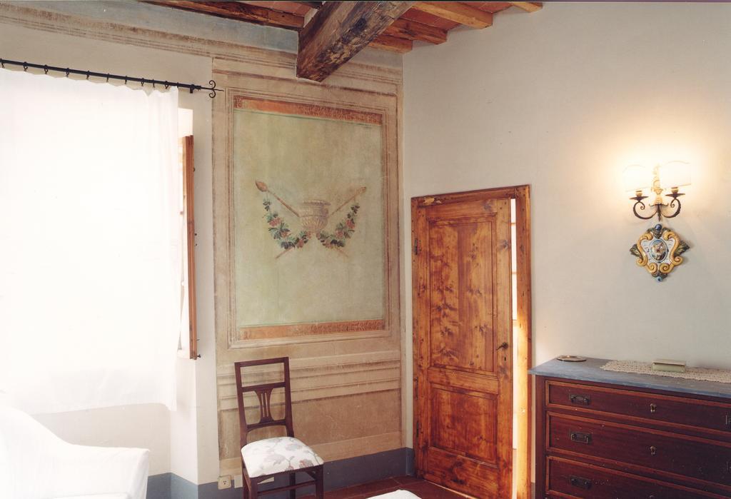 Antica Casa "Le Rondini" Acomodação com café da manhã Borgo a Buggiano Quarto foto